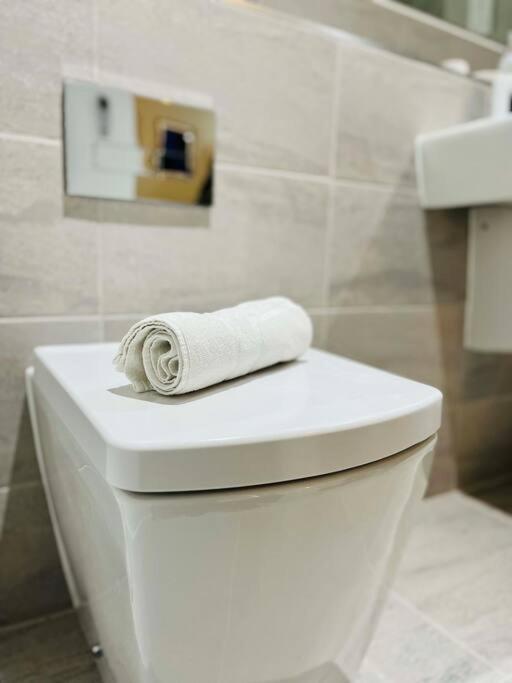 مانشستر Lovely Studio Apartment With Free Parking Included! المظهر الخارجي الصورة