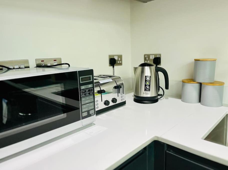 مانشستر Lovely Studio Apartment With Free Parking Included! المظهر الخارجي الصورة